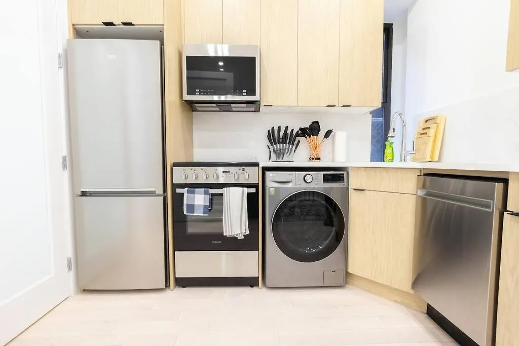 170-G 3Br Duplex With Outdoor Space East Village New York Daire