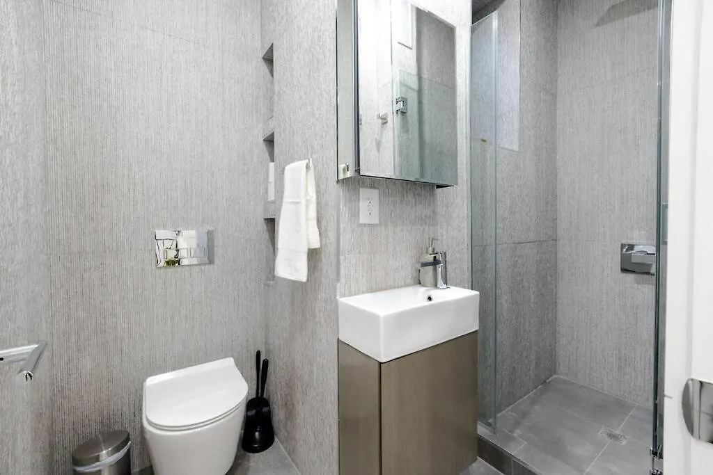 170-G 3Br Duplex With Outdoor Space East Village New York ABD